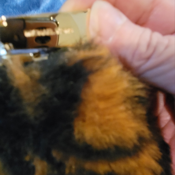 GUC MK FAUX FUR LARGE CLUTCH - Picture 5 of 9